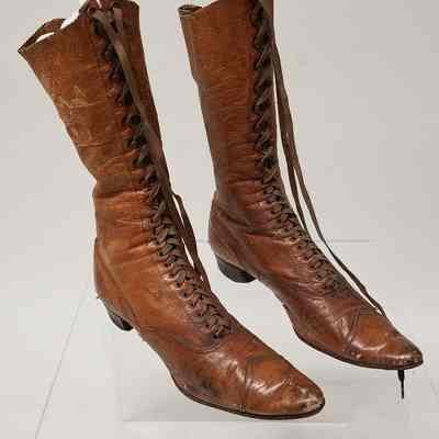Pair leather ankle boots