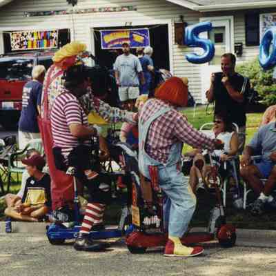 Buffalo Grove Days Parade clowns