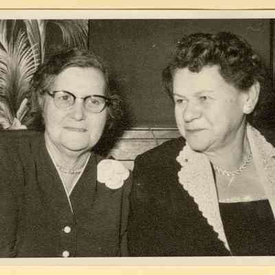 Josephine Proesel, Tess Weidner