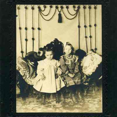 Nettie and Carrie Weidner