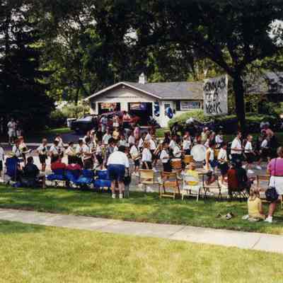 Buffalo Grove Days Parade crowd