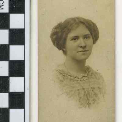 Rhea Weyhe portrait