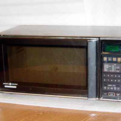 G.E. Spakemakers II Microwave Oven
