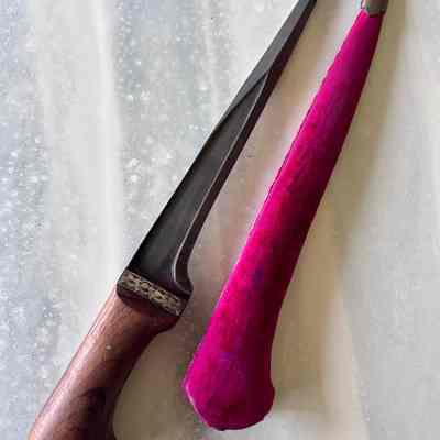 Pesh Kabz_Teakwood_Chisel tip