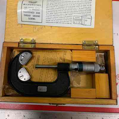 Moore & Wright Catalog #975 Micrometer 3/4" - 1 1/2"