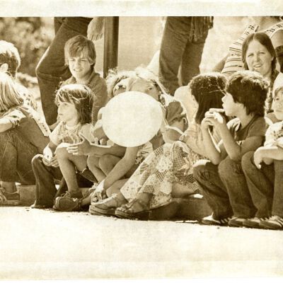 Crowd (at Broomfield Days ?)