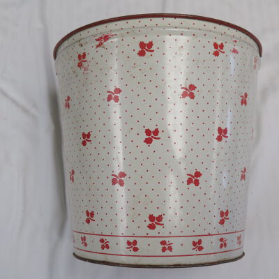 Wastebasket