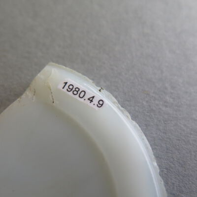 Number of lid.: Origsize: .5" (h) x 3.5" (w) x; Origformat: Artifact
