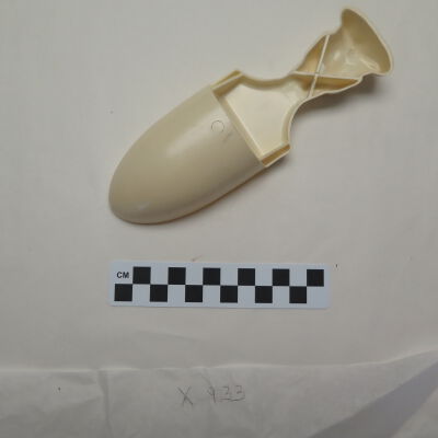 Back of scoop.: Origsize: 2.5" (w) x 7" (l); Origformat: Artifact