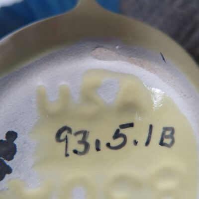 Number Detail: Origsize: 2"(H) x 5"(W) x 3.25; Origformat: Artifact