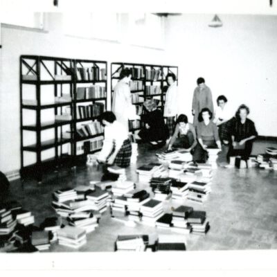 Putting the books on the shelves of the new library - 1963