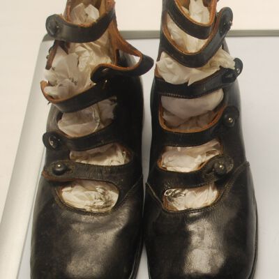Shoe