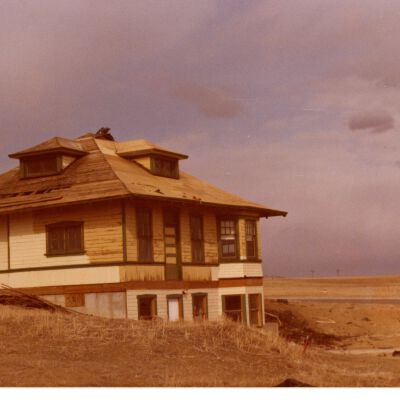 Depot Museum on new site - getting new roof
