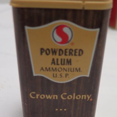 Front of spice tin of powdered alum: Origsize: 3.75" (h) x 2.5" (w); Origformat: Artifact