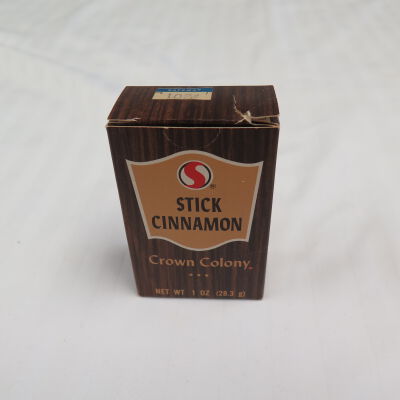 Top and front of box.: Origsize: 3" (h) x 2" (w) x 1"; Origformat: Artifact