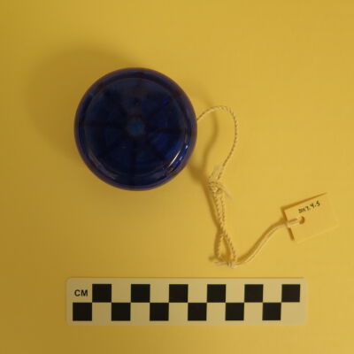 Back of yo-yo.: Origsize: 0.5" (h) x 3" (dia); Origformat: Artifact