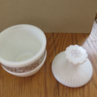Side of jar and lid.: Origsize: 5.5" (h) x 3.5" (dia; Origformat: Artifact