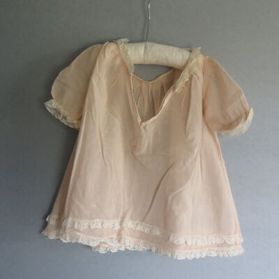 Back of dress.: Origsize: 14" (w) x 10" (l); Origformat: Artifact