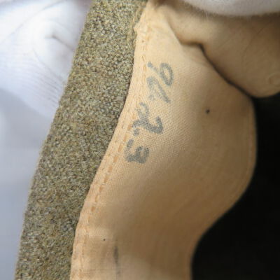 Number inside hat.: Origformat: Artifact
