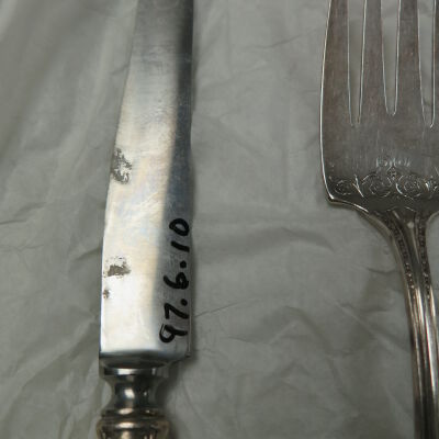 Number on knife: Origsize: 1.5" (w) x 10" (l); Origformat: Artifact