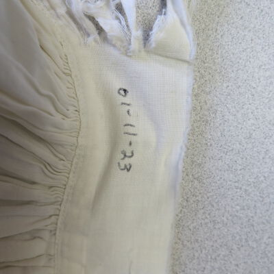 Number of slip: Origsize: 22" (w) x 22" (l); Origformat: Artifact
