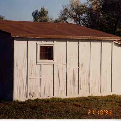 Unidentified white shed