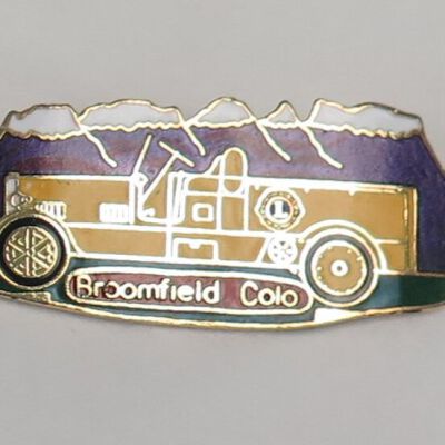 Front of pin.: Origsize: 2.25" (w); Origformat: Artifact