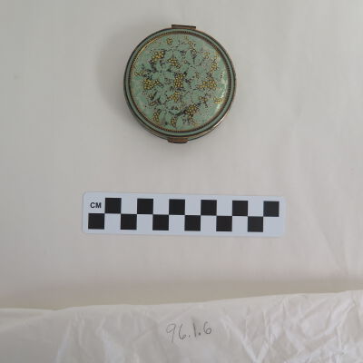 Front of compact.: Origsize: 0.25" (h) x 3" (dia); Origformat: Artifact