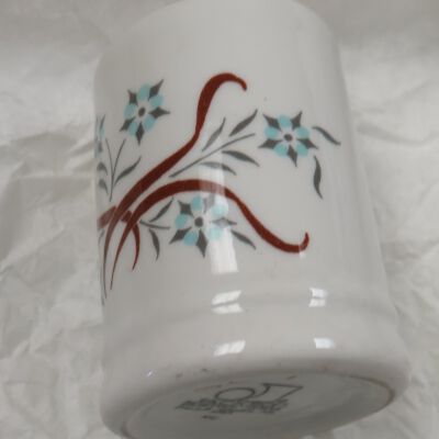 Pitcher, Cream