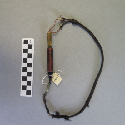 Wire: Origsize: 22" (l); Origformat: Artifact