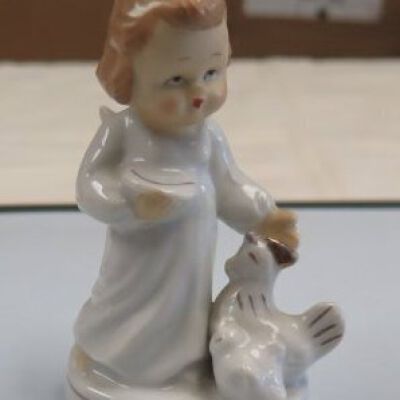 Figurine: Origsize: 4.25"(h) x 2.25" (w); Origformat: Artifact