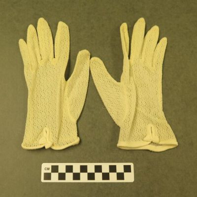 Back of gloves.: Origsize: 3.5" (w) x 8" (l); Origformat: Artifact