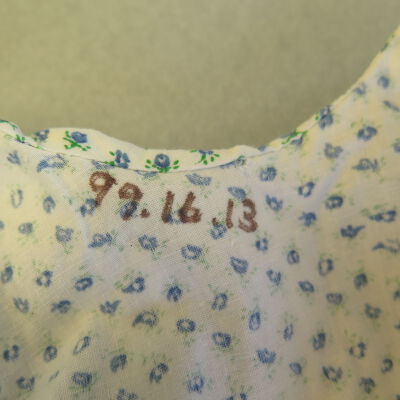Number of dress: Origsize: 8" (w) x 11" (l); Origformat: Artifact