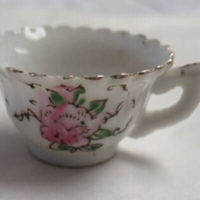 Teacup with chip: Origsize: 1" (h) x 2.5" (d); Origformat: Artifact