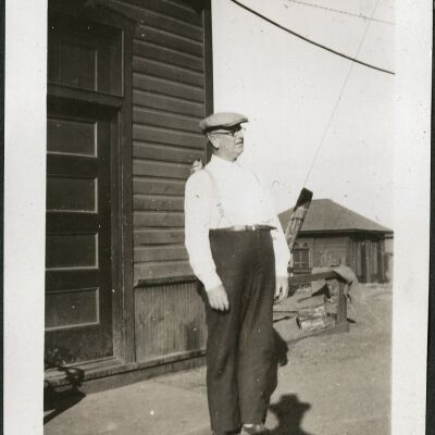 Robert Hillen with pet canary at Superior train depot, circa 1930: Origsize: 3" x 4 1/4"; Origformat: Print-Photographic; Resolution: 300dpi