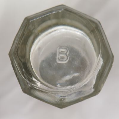 Bottom View: Origsize: 3" (H); Origformat: Artifact