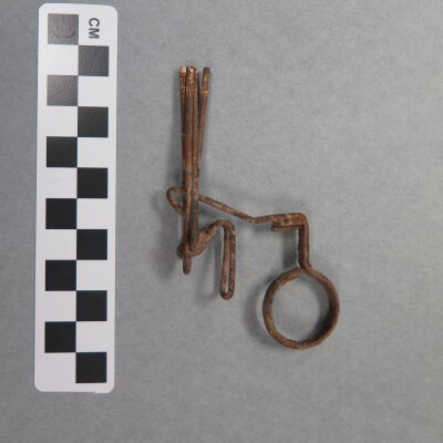 Other side of clip.: Origsize: .25" (h) x 2" (w) x; Origformat: Artifact