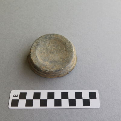 Other side of lid.: Origsize: 2" (h) x 8" (w) x 7.; Origformat: Artifact