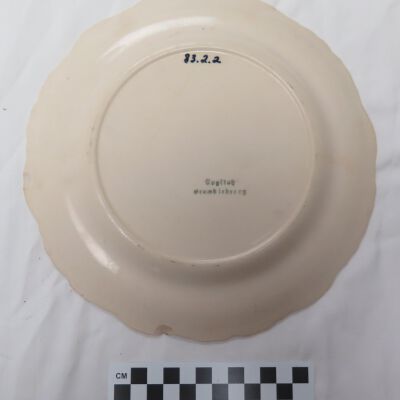 Bottom Side: Origsize: 9"(Dia); Origformat: Artifact