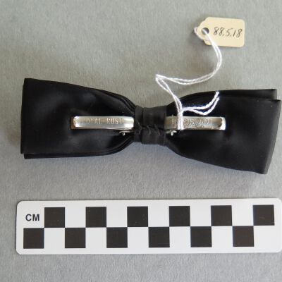 Back of bowtie: Origsize: 6.5" (l); Origformat: Artifact