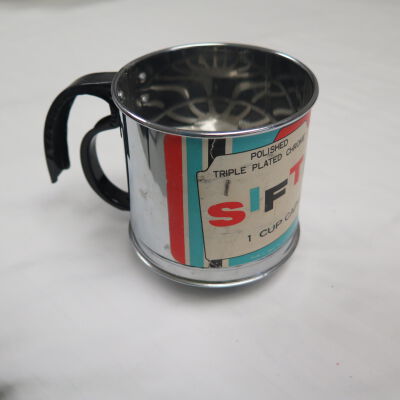 Side of sifter.: Origsize: 3.5" (h) x 3.25" (di; Origformat: Artifact