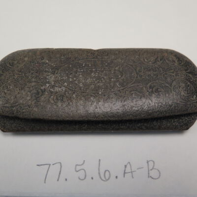 Top of glasses case.: Origsize: 0.25" (h) x 5.25" (w; Origformat: Artifact