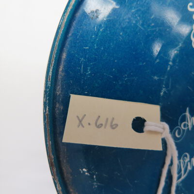 Number on tin.: Origsize: 8.5" (h) x 6.75" (di; Origformat: Artifact