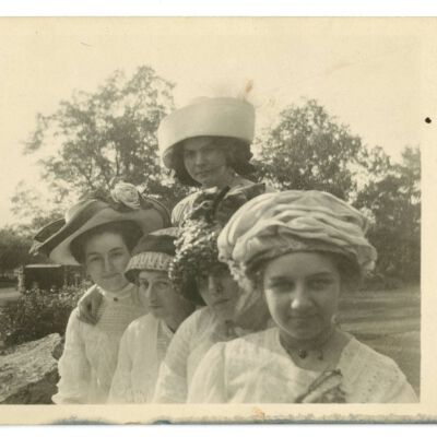 Frances Cron posing with friends, circa 1914: Origsize: Unknown; Origformat: Print-Photographic; Resolution: 300dpi