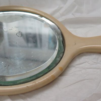 Mirror, Hand