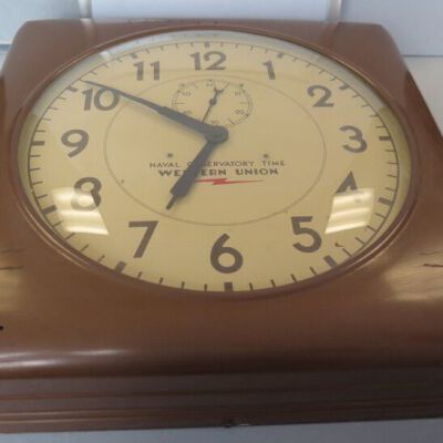 Front of clock: Origsize: 19" (h) x 19" (w) x; Origformat: Artifact