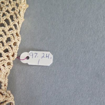 Number of pouch: Origsize: 4" (w) x 7" (l); Origformat: Artifact