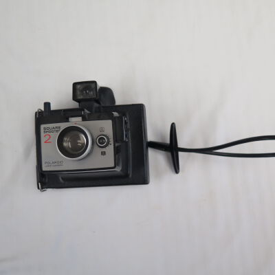 Front of camera.: Origsize: 4.5" (h) x 6" (w) x; Origformat: Artifact