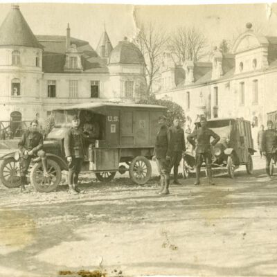 Soldiers posing by medical trucks, circa 1918: Origsize: 3" x 4.5"; Origformat: Print-Photographic; Resolution: 1100dpi