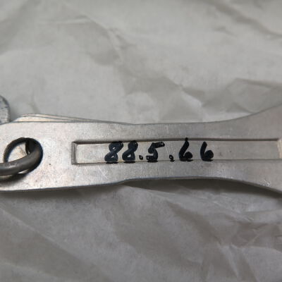 Close up of handle: Origsize: 1.25" (w) x 5" (l); Origformat: Artifact